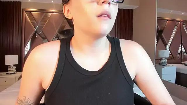 Scarlett_Walkerr from StripChat is Freechat