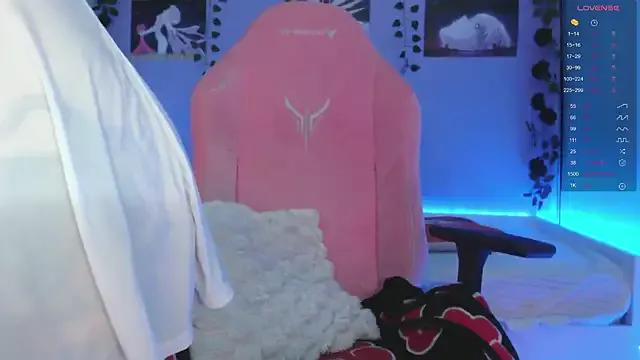 Check-out our cam rooms range and converse on a personal level with our delicious livecams streamers, showing off their spicy curves and toys.