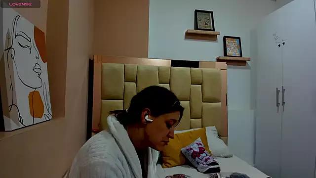 Selenaa_blaze from StripChat is Freechat