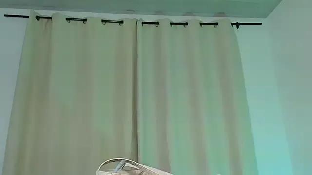 Selenafox_0 from StripChat is Freechat