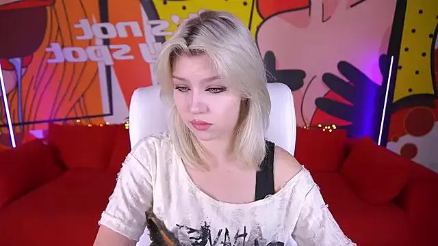 SelenaIris from StripChat is Freechat