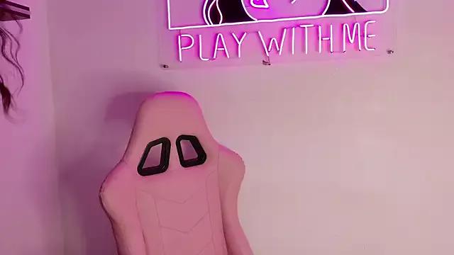 SeleneeEvanss from StripChat is Freechat