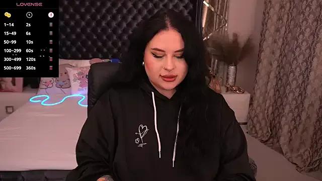 SerahMirabeli from StripChat is Freechat