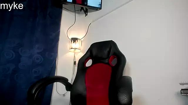 sexymike22cm from StripChat is Freechat