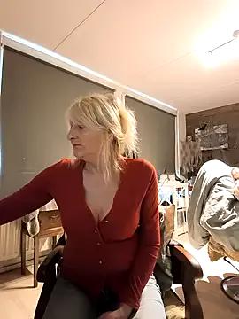 SexyMilfTascha from StripChat is Freechat