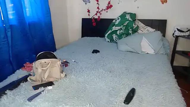 Sexyschoolgirl19 from StripChat is Freechat