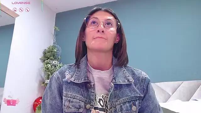 SharisWillian from StripChat is Freechat