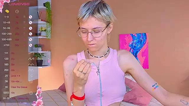 Sharliemeow from StripChat is Freechat