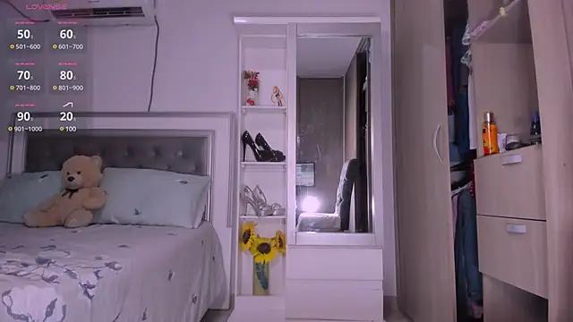 Check-out our cam rooms range and converse on a personal level with our delicious livecams streamers, showing off their spicy curves and toys.