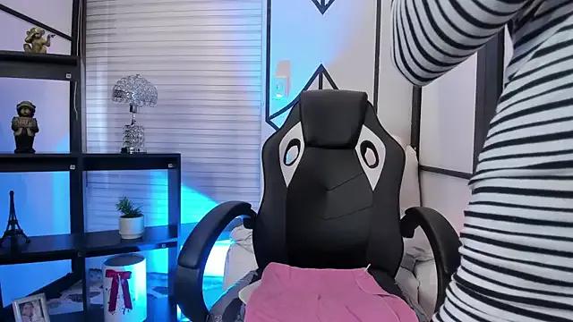 Check-out our cam rooms range and converse on a personal level with our delicious livecams streamers, showing off their spicy curves and toys.
