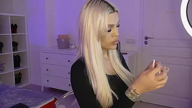 shayblonde from StripChat is Freechat