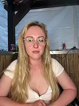 Photos of SherryOutdoor1 from StripChat is Freechat