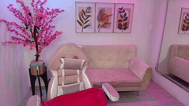 Shinnie_bella from StripChat is Freechat