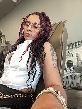 Shuggabutt from StripChat is Freechat