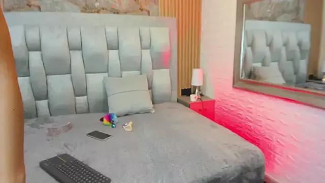 Sienna_golden from StripChat is Freechat