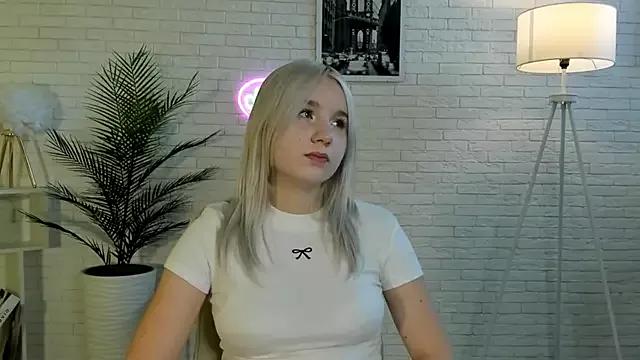 SilverDarter from StripChat is Freechat