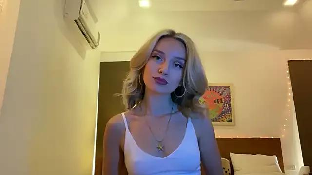 Photos of SirenaBelle from StripChat is Freechat