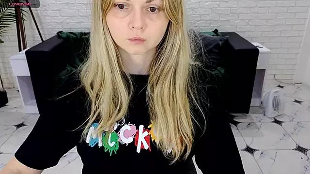 SmilingEmily_ from StripChat is Freechat