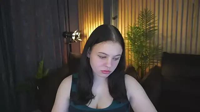 SnowWhiti from StripChat is Freechat