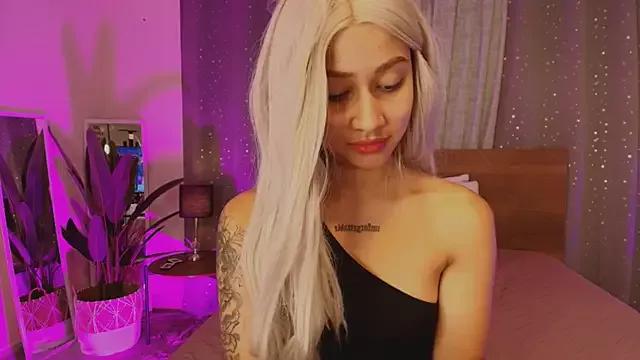 SofiaClarkson from StripChat is Freechat