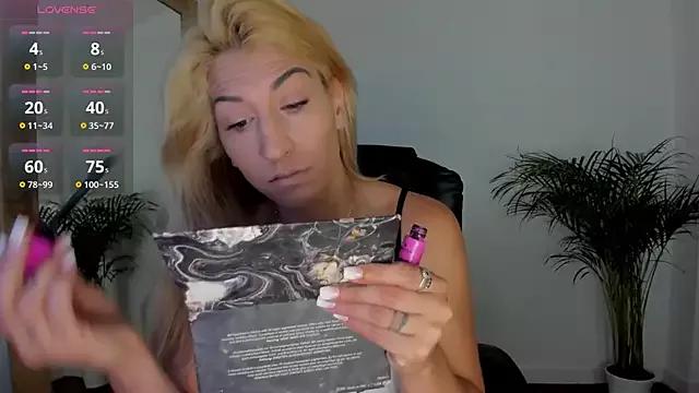Check-out our cam rooms range and converse on a personal level with our delicious livecams streamers, showing off their spicy curves and toys.