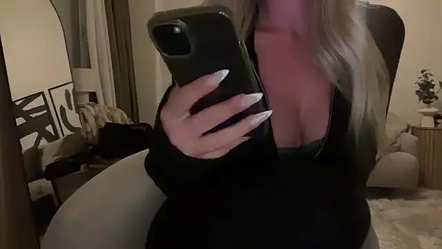 Sofiasdream from StripChat is Freechat