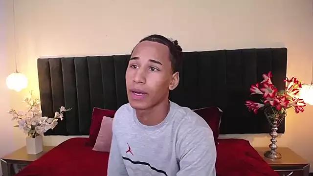 soft_attraction from StripChat is Freechat