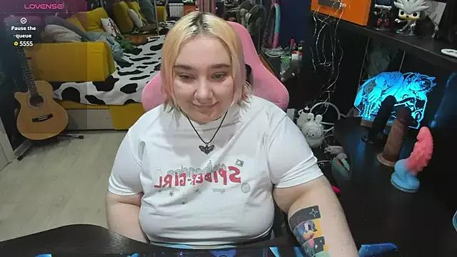 Softie_Sofy from StripChat is Freechat