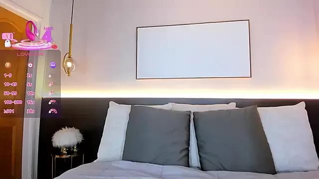 SolAvelar from StripChat is Freechat