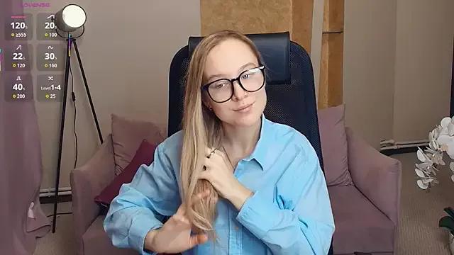 Photos of SoonMoor from StripChat is Freechat