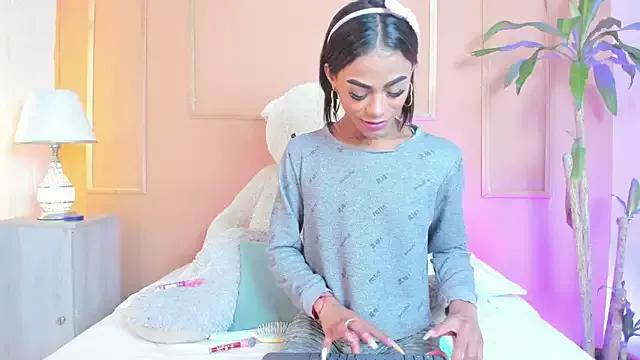 SophieHiil from StripChat is Freechat