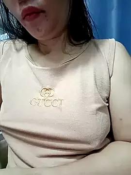 Squirtlovexx from StripChat is Freechat