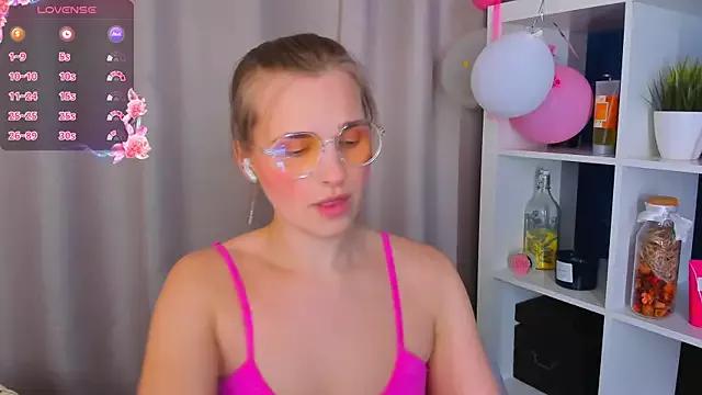 StacyHotty from StripChat is Freechat