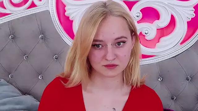 SueNicole from StripChat is Freechat