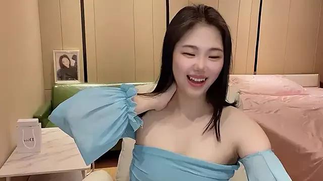 suki-1 from StripChat is Freechat