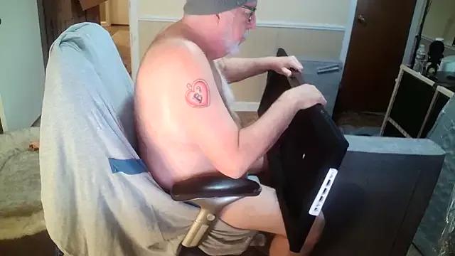 superbearboss from StripChat is Freechat