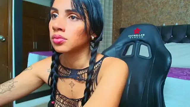 sussi-petite from StripChat is Freechat