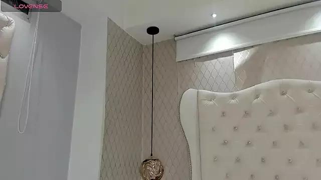 Sweet_Lucyy from StripChat is Freechat