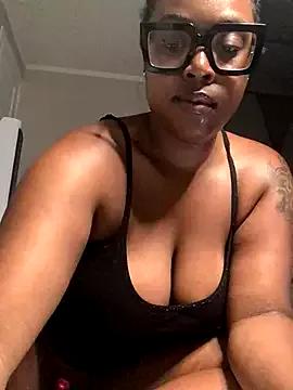 SweetHoneyBunz from StripChat is Freechat