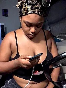 SweetHoneyBunz from StripChat is Freechat