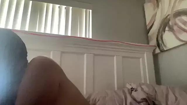 sweetnjuicyyy from StripChat is Freechat