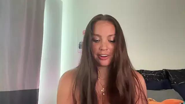 sweetsariaah from StripChat is Freechat