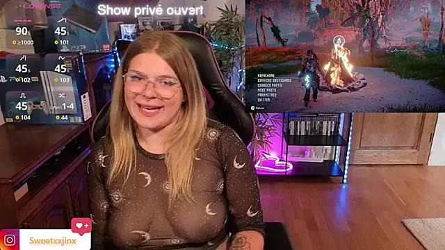 Check-out our cam rooms range and converse on a personal level with our delicious livecams streamers, showing off their spicy curves and toys.