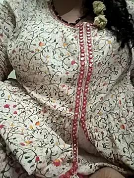 tamilniranjana from StripChat is Freechat