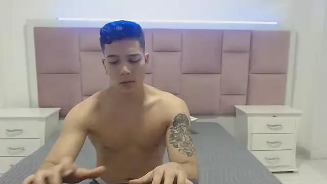Taylorymax from StripChat is Freechat
