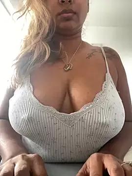 TEMPTING-TAMMY from StripChat is Freechat