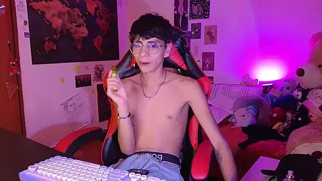 Check-out our cam rooms range and converse on a personal level with our delicious livecams streamers, showing off their spicy curves and toys.