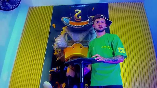 Thegolden_boys from StripChat is Freechat