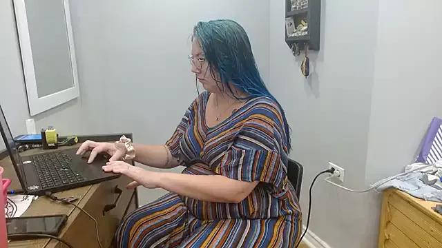 ThickandDesirable from StripChat is Freechat