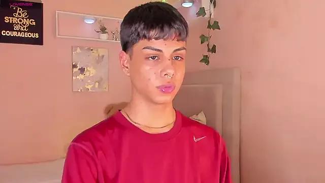 Thomas_wil from StripChat is Freechat